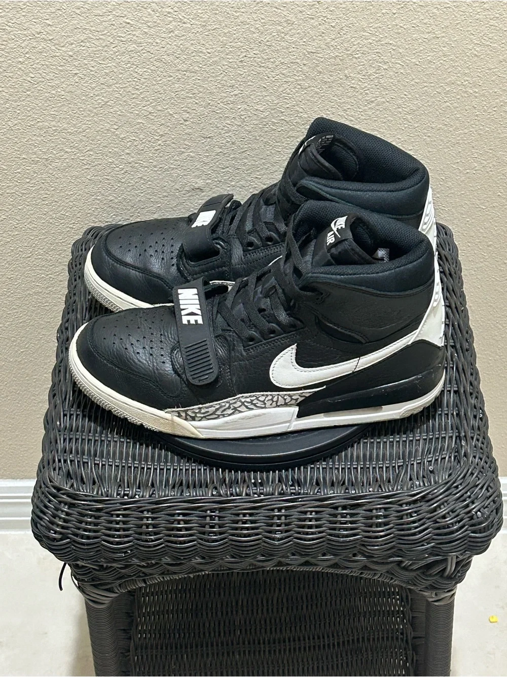 Size 10 Jordan Legacy 312 Black White AV3922-001